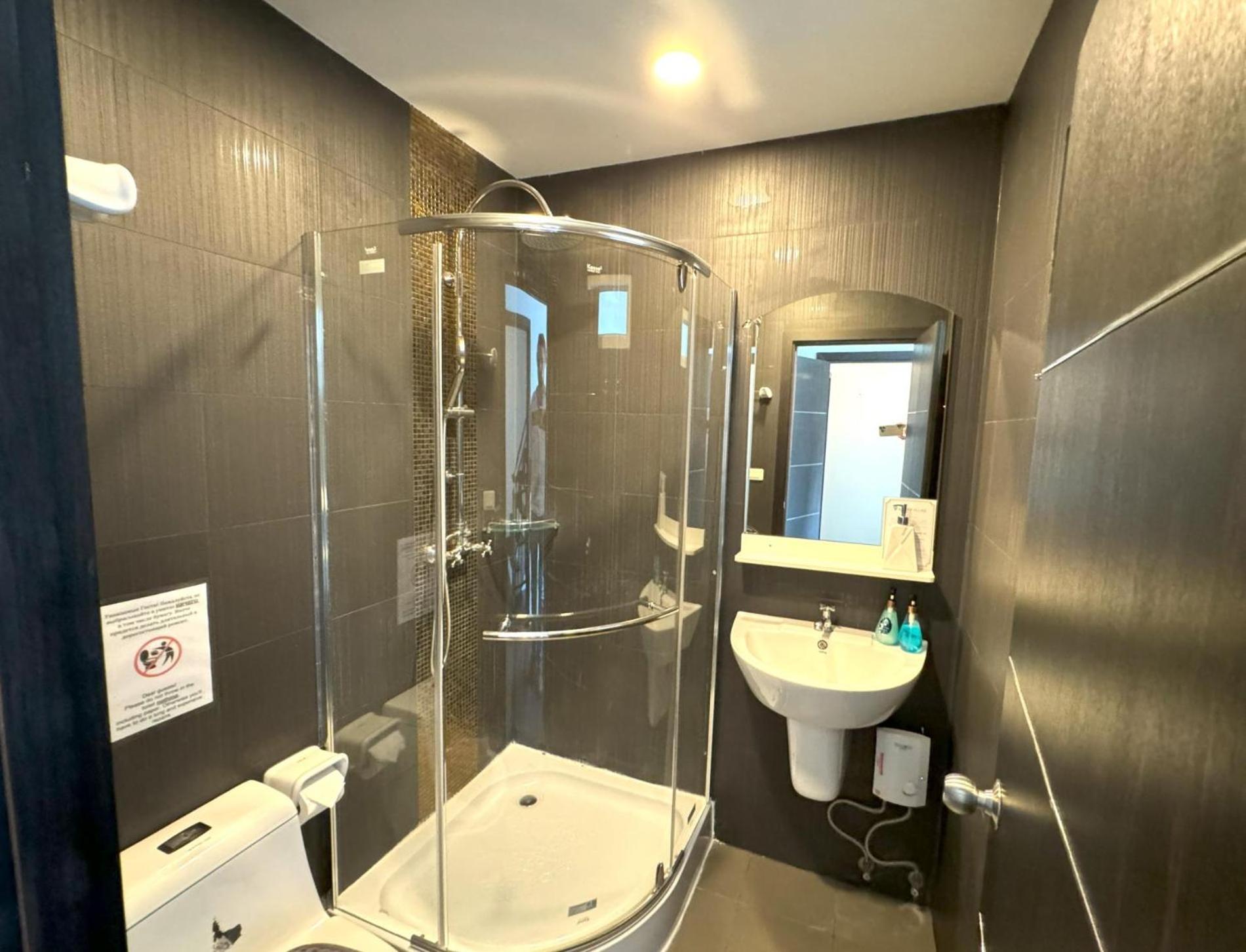 Ap Grand Residence By Lofty Pantai Kamala Bagian luar foto